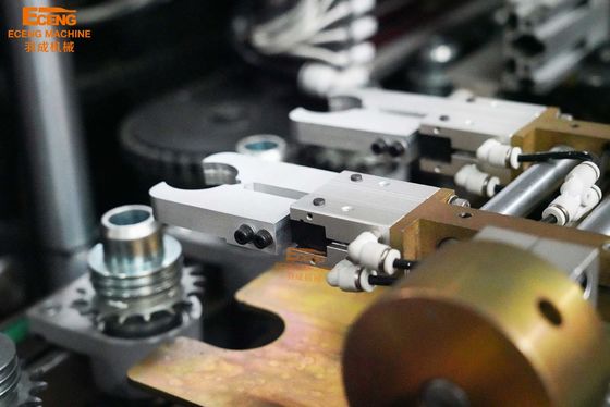 プラスチック製のボトルを作る機械のための完全自動2腔2000BPHPETボトル吹き機