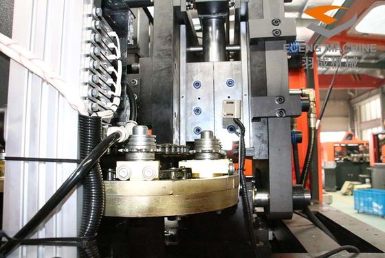 29KW 4キャビティ ペット吹く機械3段階380Vのプラスチックびんの作成